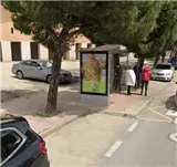 Hospital · Móstoles Marquesina publicitaria en entorno hospitalario de Móstoles